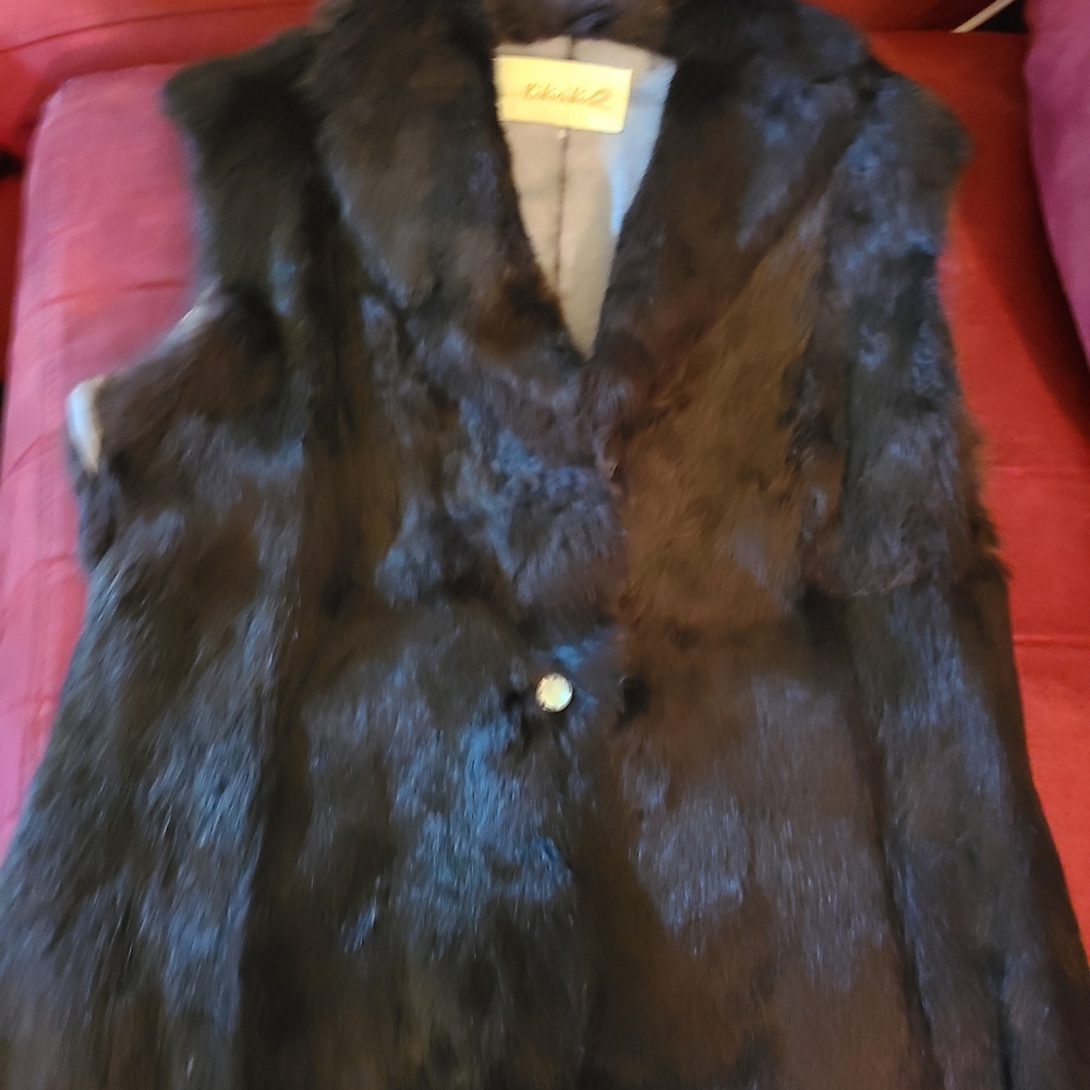 Chic Black Faux Fur Vest
